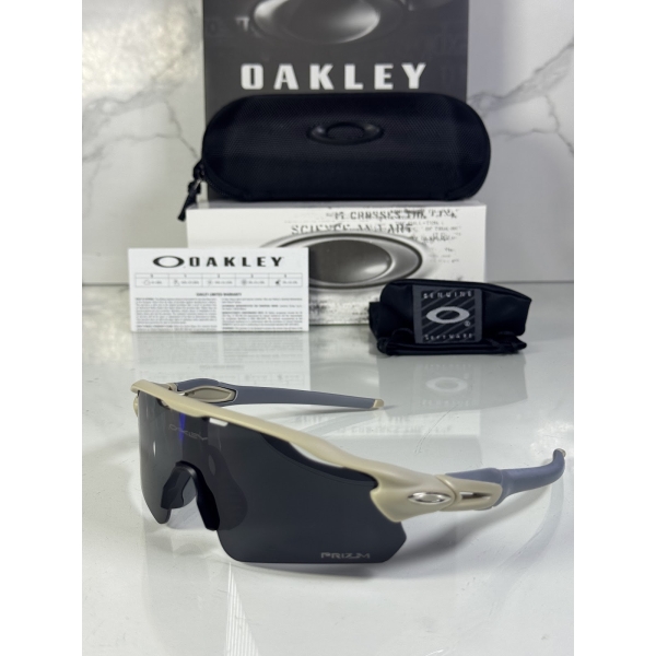 Lentes OAKLEY — Ref. LF-L235-0300 con el packaging mostrado en la fotografía