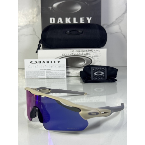 Lentes OAKLEY — Ref. LF-L235-0301 con el packaging mostrado en la fotografía