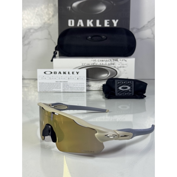 Lentes OAKLEY — Ref. LF-L235-0302 con el packaging mostrado en la fotografía