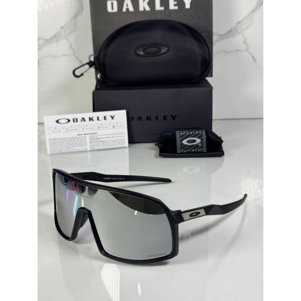 Lentes OAKLEY — Ref. LF-L235-0303 con el packaging mostrado en la fotografía