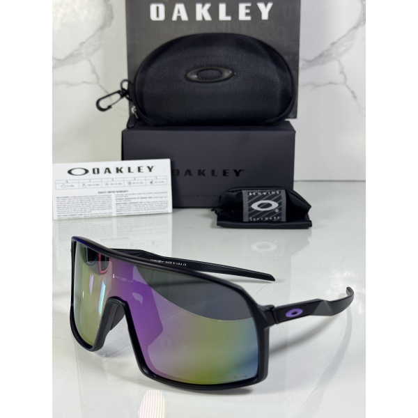 Lentes OAKLEY — Ref. LF-L235-0305 con el packaging mostrado en la fotografía