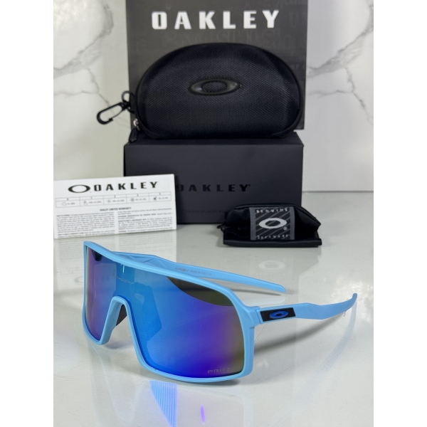 Lentes OAKLEY — Ref. LF-L235-0307 con el packaging mostrado en la fotografía