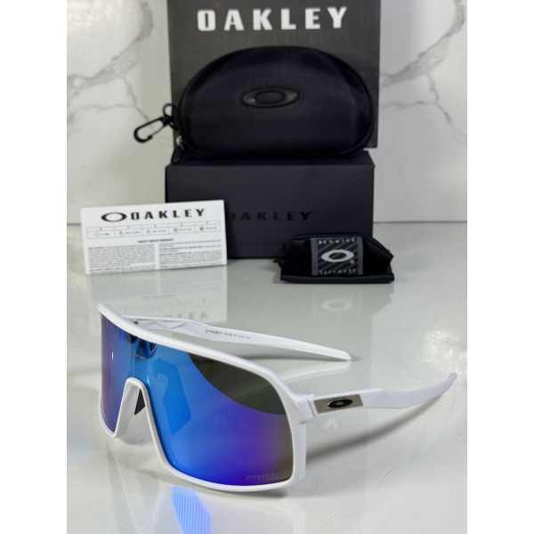 Lentes OAKLEY — Ref. LF-L235-0310 con el packaging mostrado en la fotografía