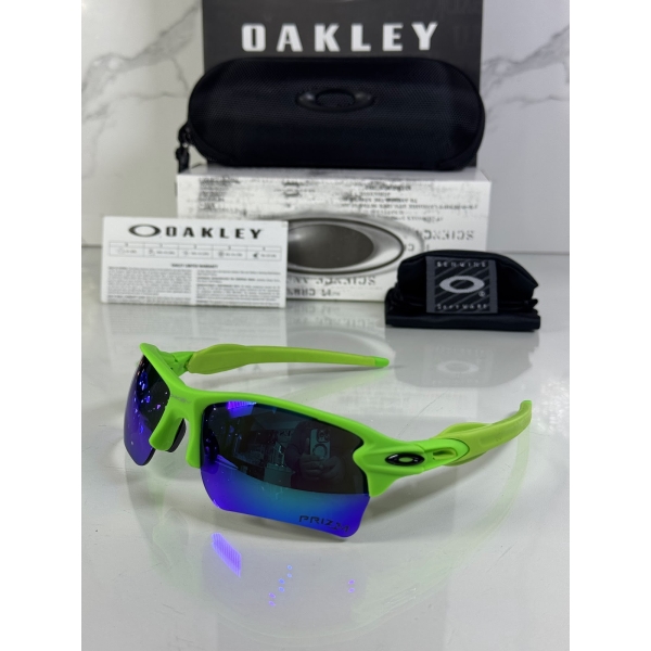 Lentes OAKLEY — Ref. LF-L235-0313 con el packaging mostrado en la fotografía