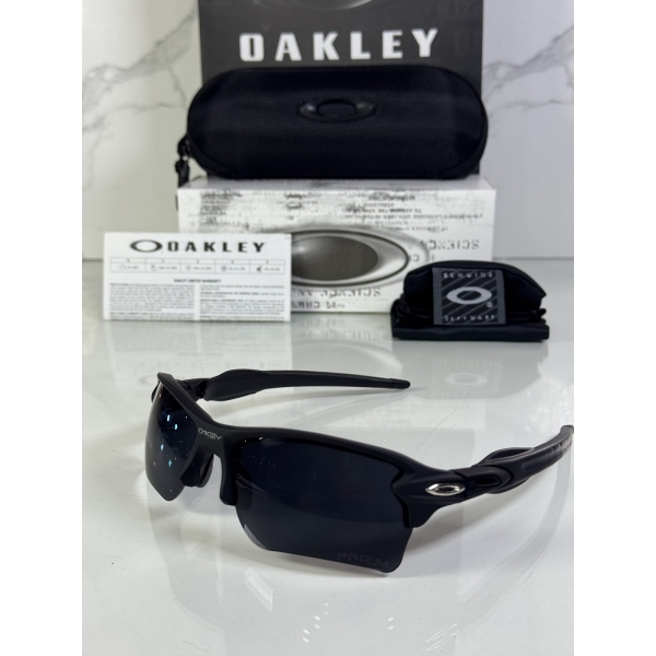 Lentes OAKLEY — Ref. LF-L235-0318 con el packaging mostrado en la fotografía
