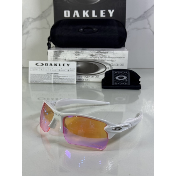 Lentes OAKLEY — Ref. LF-L235-0320 con el packaging mostrado en la fotografía