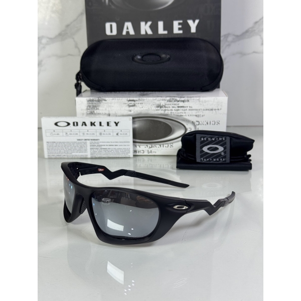 Lentes OAKLEY — Ref. LF-L235-0324 con el packaging mostrado en la fotografía