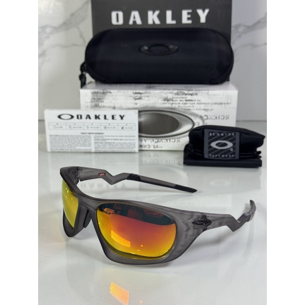Lentes OAKLEY — Ref. LF-L235-0325 con el packaging mostrado en la fotografía