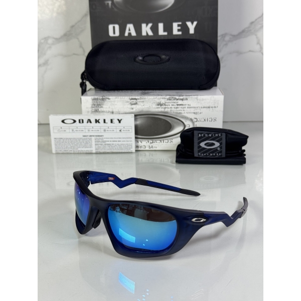 Lentes OAKLEY — Ref. LF-L235-0330 con el packaging mostrado en la fotografía