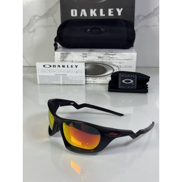 Lentes OAKLEY — Ref. LF-L235-0333 con el packaging mostrado en la fotografía