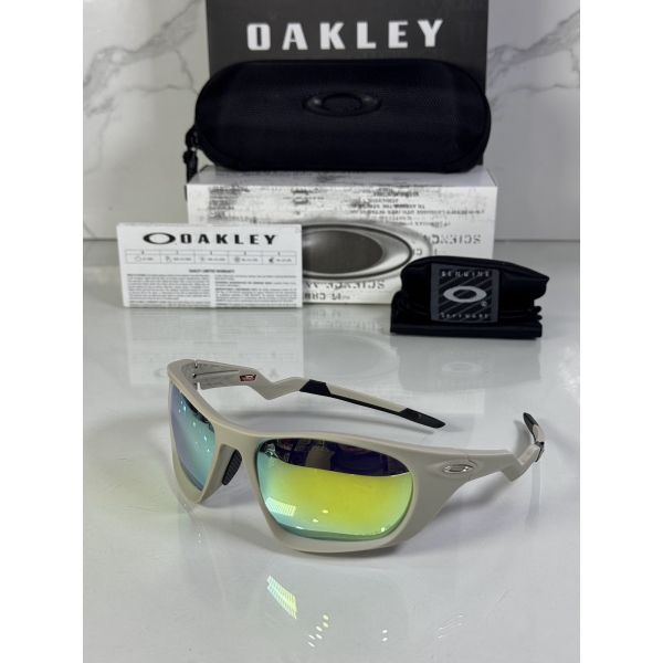 Lentes OAKLEY — Ref. LF-L235-0334 con el packaging mostrado en la fotografía