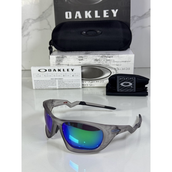 Lentes OAKLEY — Ref. LF-L235-0335 con el packaging mostrado en la fotografía