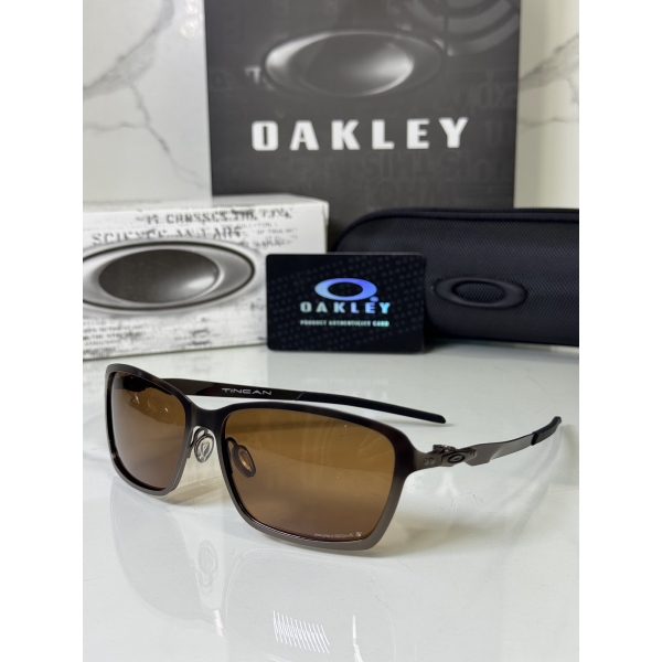 Lentes OAKLEY — Ref. LF-L235-0340 con el packaging mostrado en la fotografía