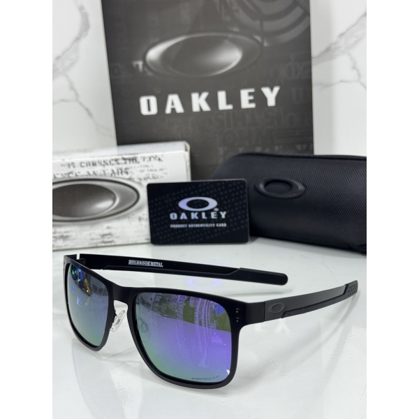 Lentes OAKLEY — Ref. LF-L235-0349 con el packaging mostrado en la fotografía