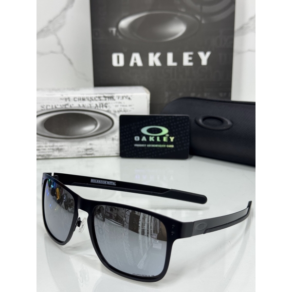 Lentes OAKLEY — Ref. LF-L235-0351 con el packaging mostrado en la fotografía