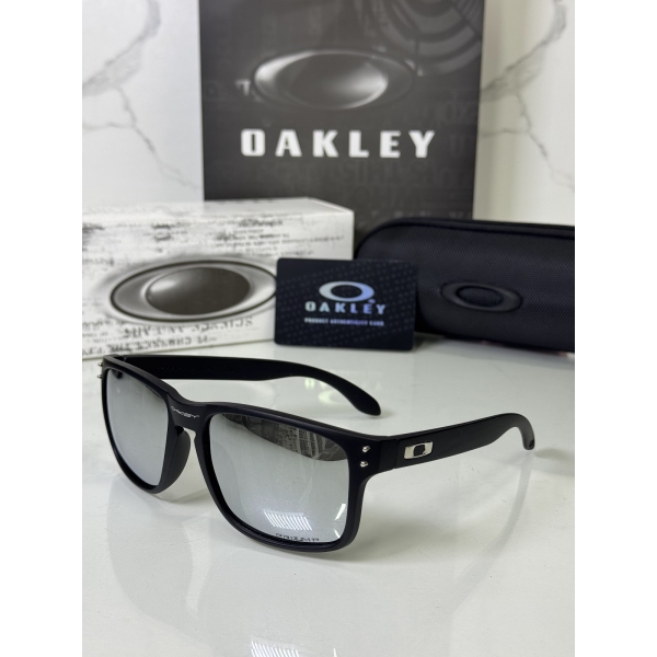 Lentes OAKLEY — Ref. LF-L235-0352 con el packaging mostrado en la fotografía