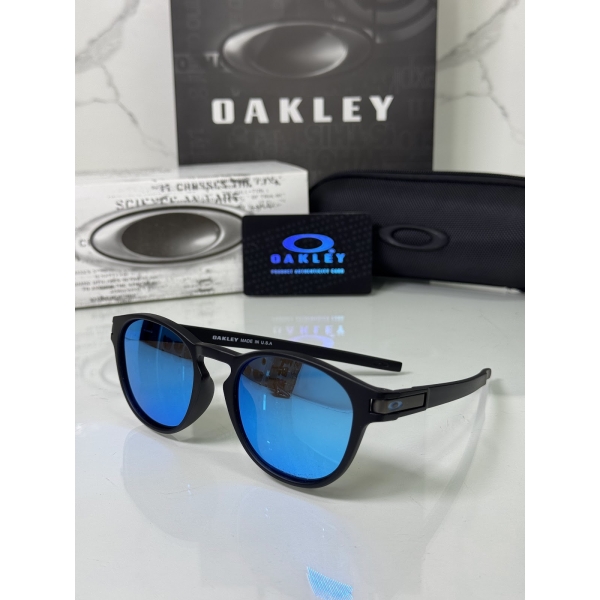 Lentes OAKLEY — Ref. LF-L235-0359 con el packaging mostrado en la fotografía