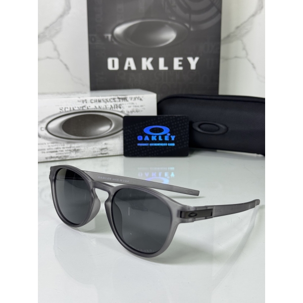 Lentes OAKLEY — Ref. LF-L235-0360 con el packaging mostrado en la fotografía