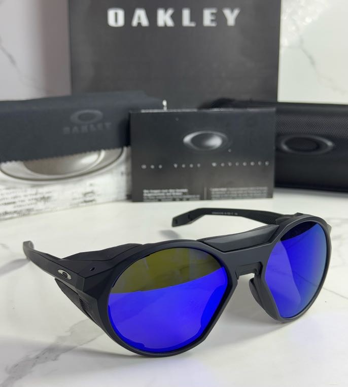Lentes OAKLEY — Ref. LF-L235-0414 con el packaging mostrado en la fotografía