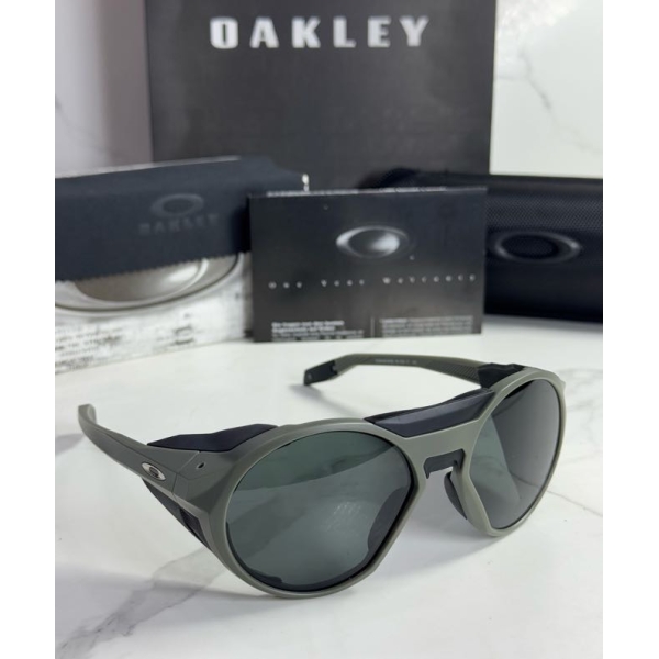 Lentes OAKLEY — Ref. LF-L235-0416 con el packaging mostrado en la fotografía