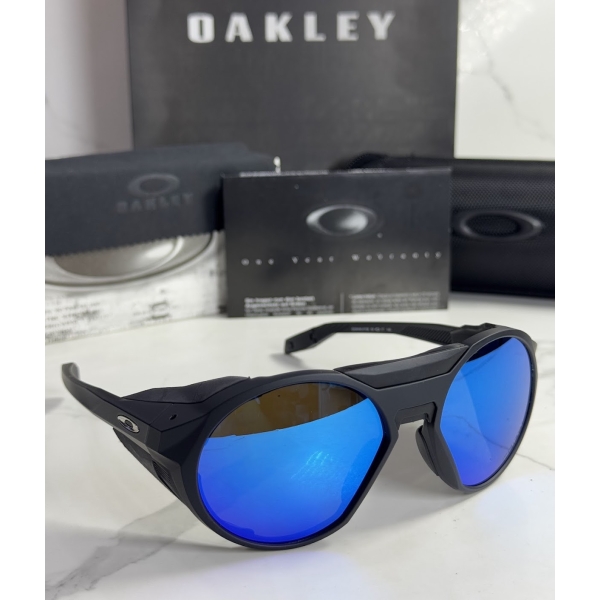 Lentes OAKLEY — Ref. LF-L235-0417 con el packaging mostrado en la fotografía
