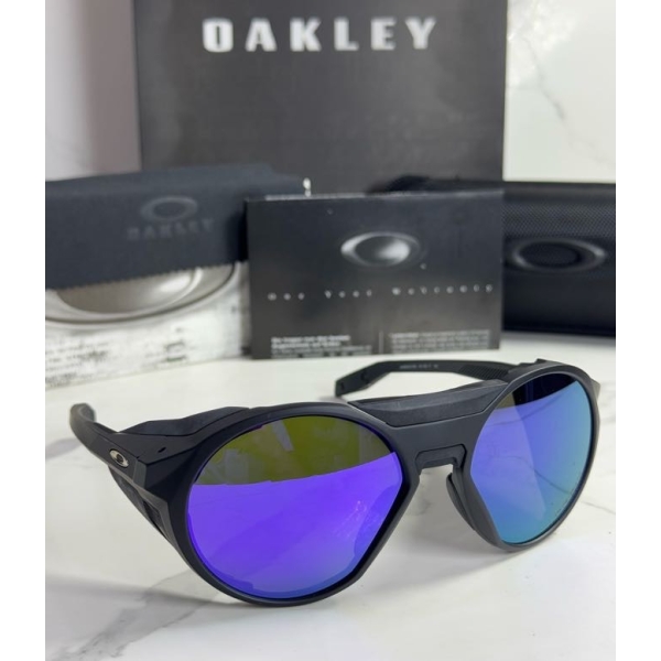 Lentes OAKLEY — Ref. LF-L235-0418 con el packaging mostrado en la fotografía