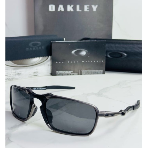 Lentes OAKLEY — Ref. LF-L235-0422 con el packaging mostrado en la fotografía