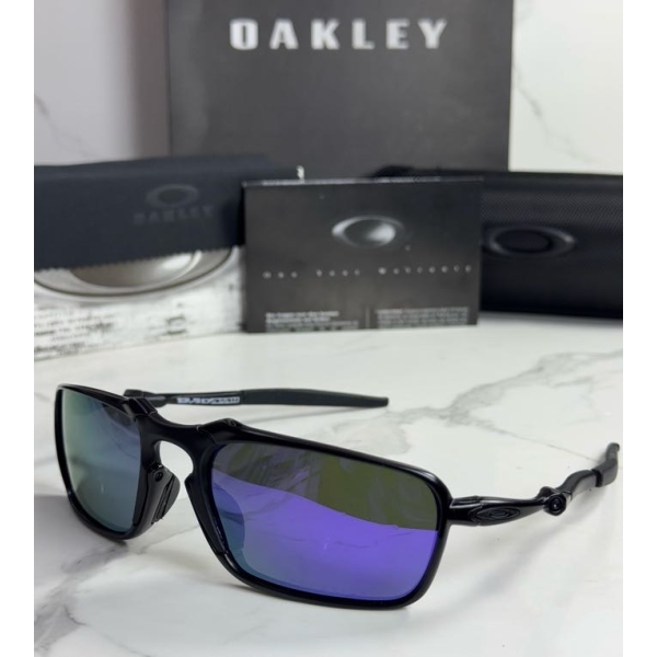 Lentes OAKLEY — Ref. LF-L235-0423 con el packaging mostrado en la fotografía