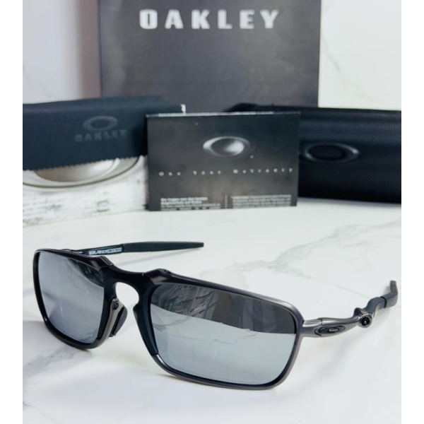Lentes OAKLEY — Ref. LF-L235-0424 con el packaging mostrado en la fotografía