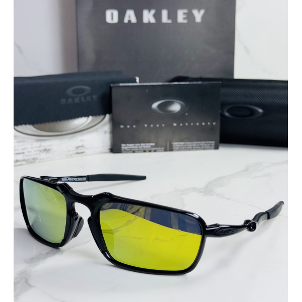 Lentes OAKLEY — Ref. LF-L235-0426 con el packaging mostrado en la fotografía