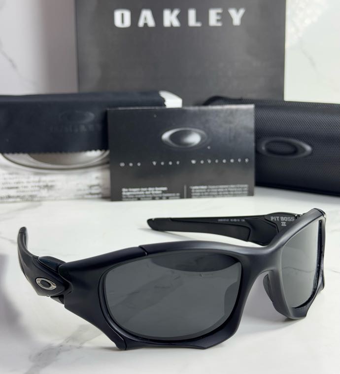 Lentes OAKLEY — Ref. LF-L235-0429 con el packaging mostrado en la fotografía