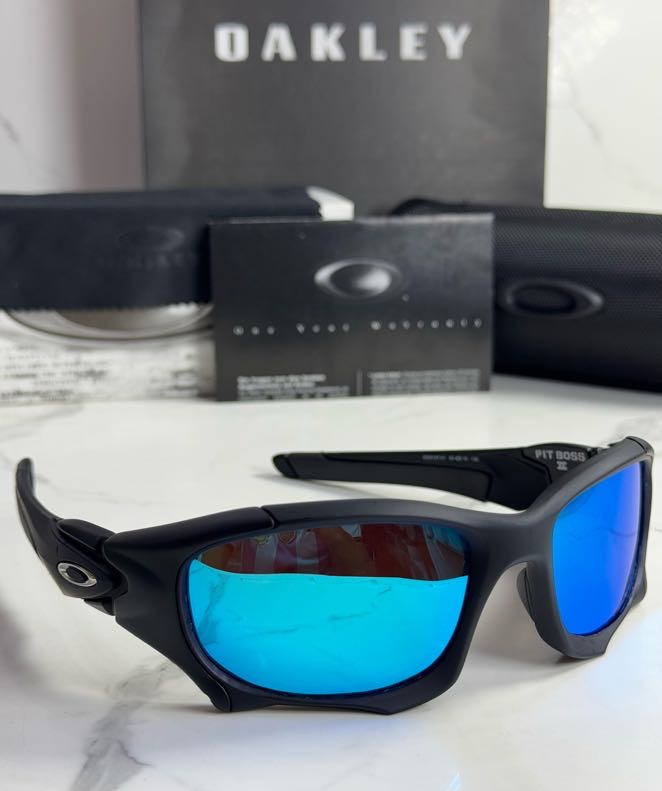 Lentes OAKLEY — Ref. LF-L235-0434 con el packaging mostrado en la fotografía