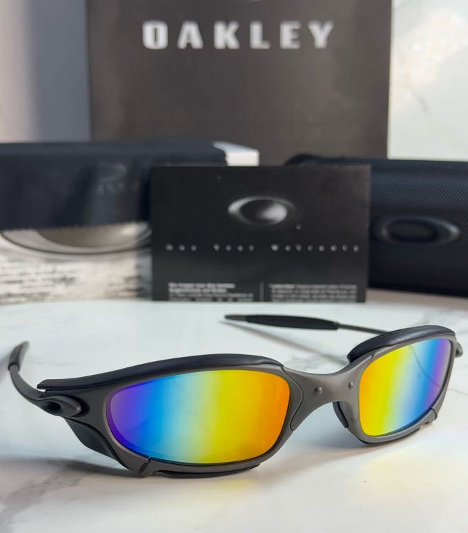 Lentes OAKLEY — Ref. LF-L235-0437 con el packaging mostrado en la fotografía