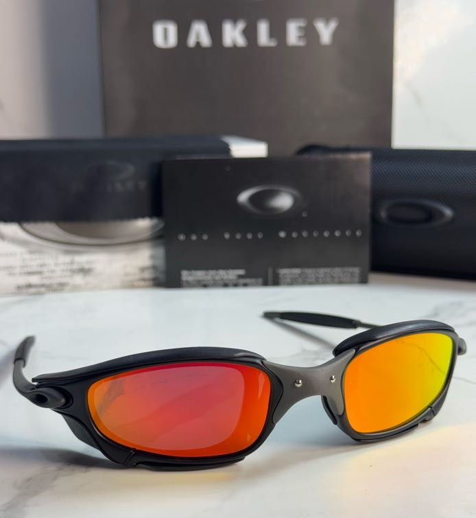Lentes OAKLEY — Ref. LF-L235-0441 con el packaging mostrado en la fotografía
