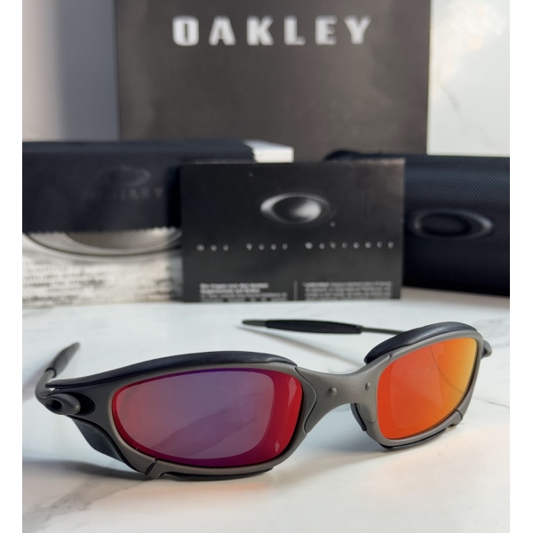 Lentes OAKLEY — Ref. LF-L235-0448 con el packaging mostrado en la fotografía