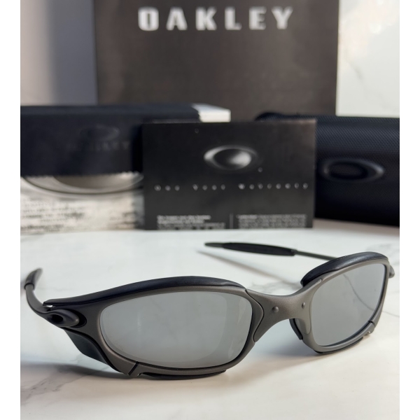 Lentes OAKLEY — Ref. LF-L235-0449 con el packaging mostrado en la fotografía