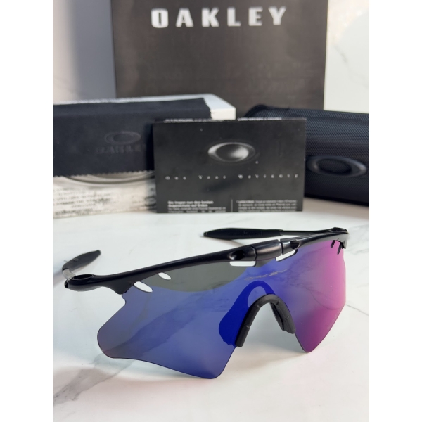 Lentes OAKLEY — Ref. LF-L235-0455 con el packaging mostrado en la fotografía