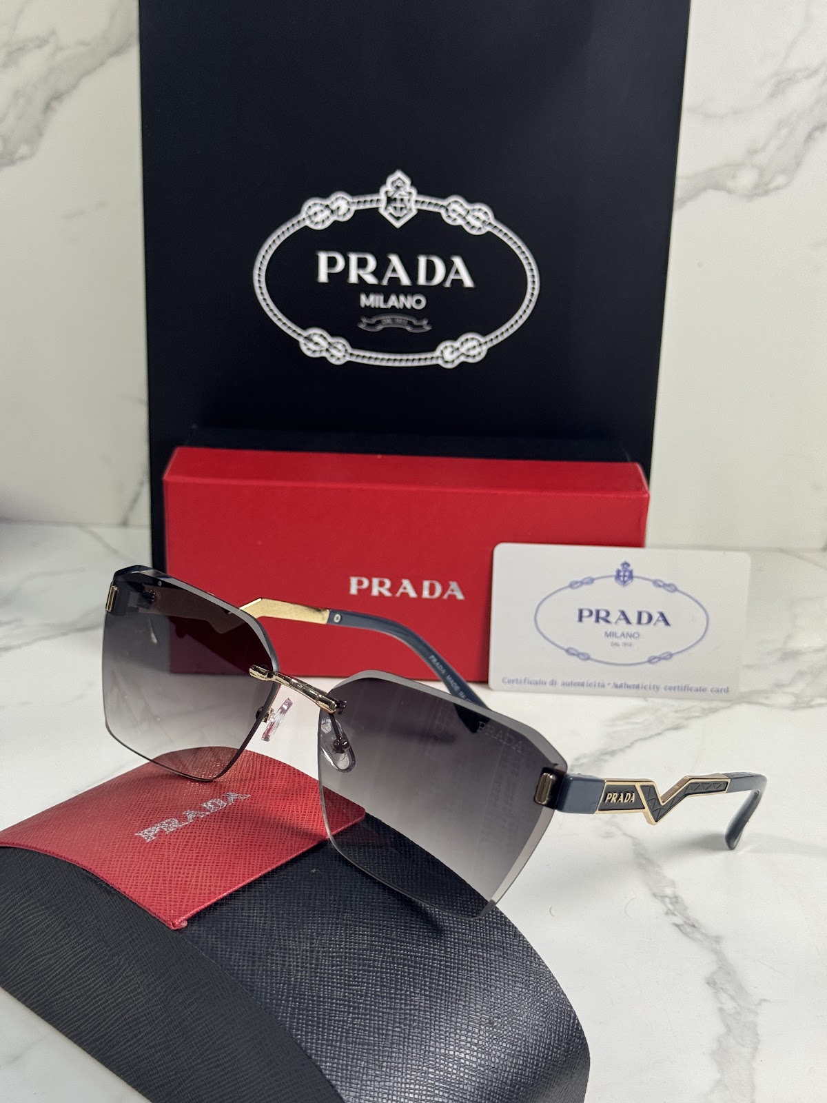 Lentes PRADA — Ref. LF-L227-0001 con el packaging mostrado en la fotografía