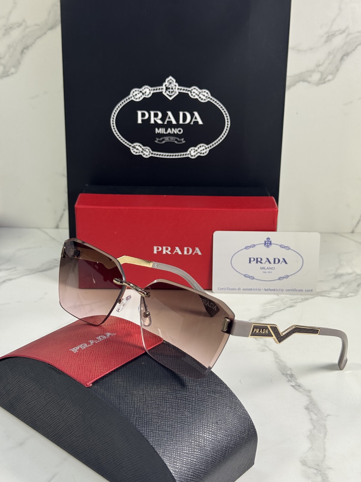 Lentes PRADA — Ref. LF-L227-0002 con el packaging mostrado en la fotografía