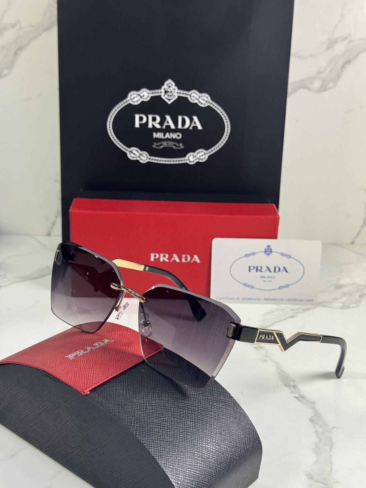 Lentes PRADA — Ref. LF-L227-0004 con el packaging mostrado en la fotografía