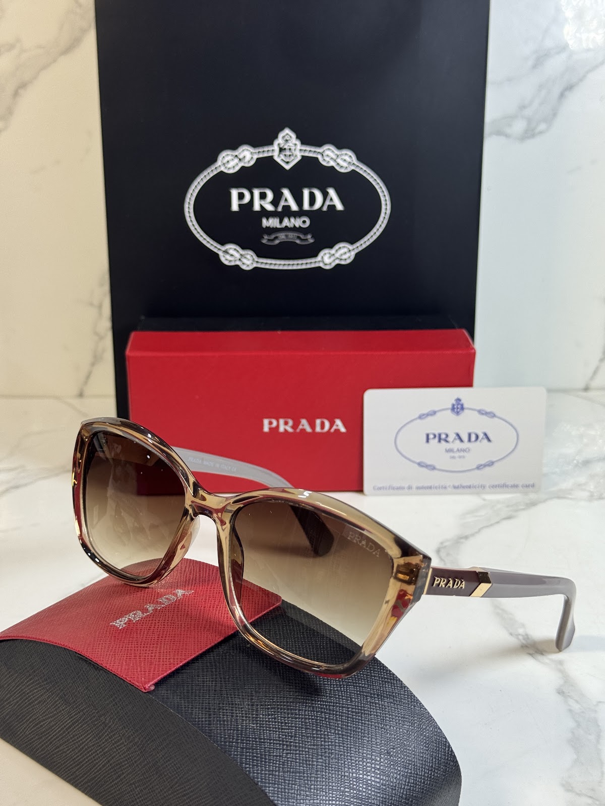 Lentes PRADA — Ref. LF-L227-0028 con el packaging mostrado en la fotografía
