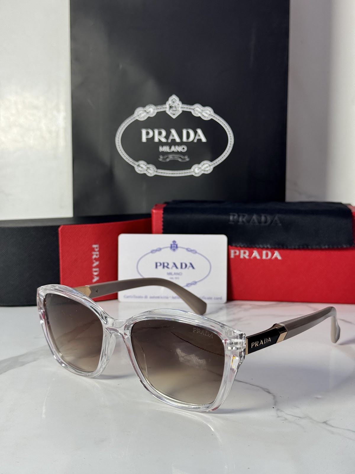 Lentes PRADA — Ref. LF-L227-0056 con el packaging mostrado en la fotografía