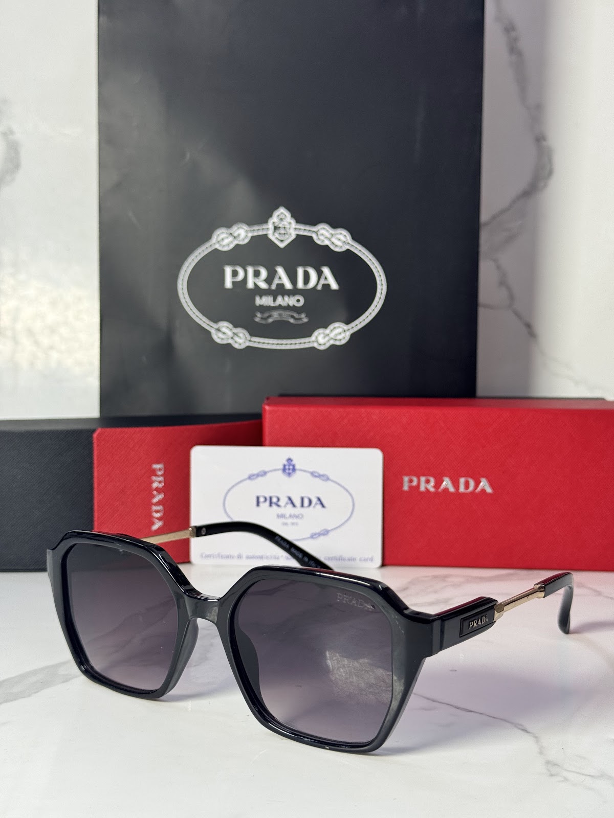 Lentes PRADA — Ref. LF-L227-0069 con el packaging mostrado en la fotografía