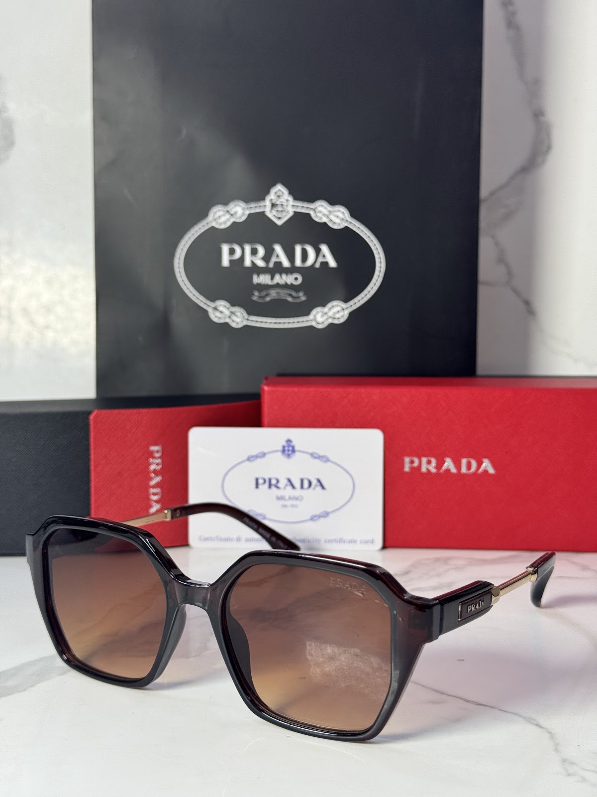 Lentes PRADA — Ref. LF-L227-0071 con el packaging mostrado en la fotografía