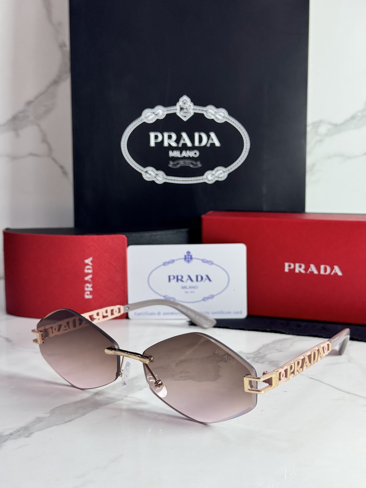 Lentes PRADA — Ref. LF-L227-0079 con el packaging mostrado en la fotografía