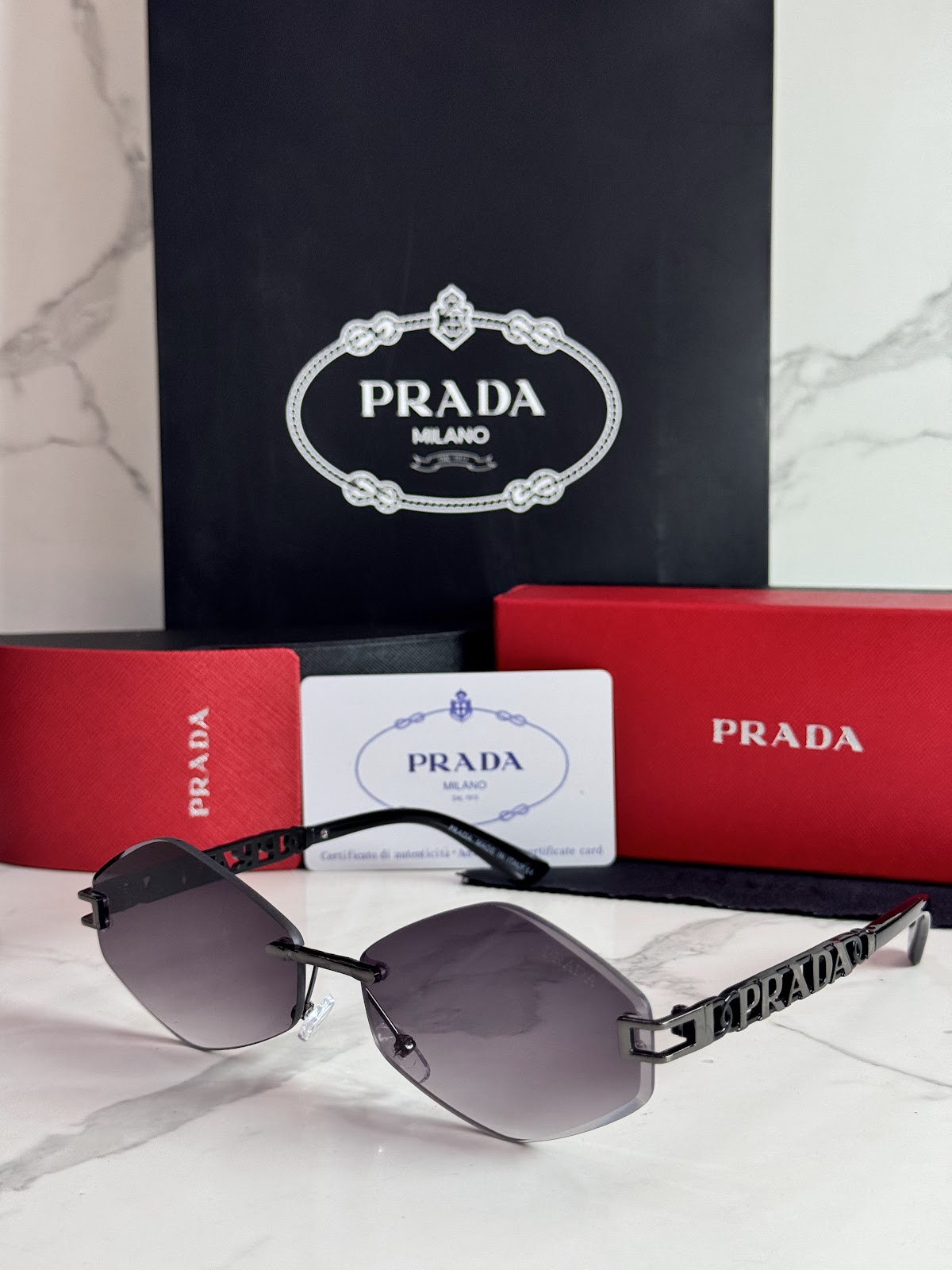 Lentes PRADA — Ref. LF-L227-0082 con el packaging mostrado en la fotografía