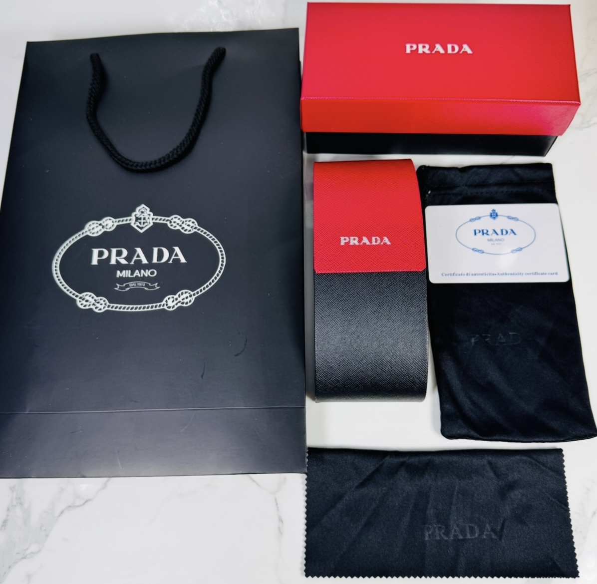 Lentes PRADA — Ref. LF-L227-0083 con el packaging mostrado en la fotografía
