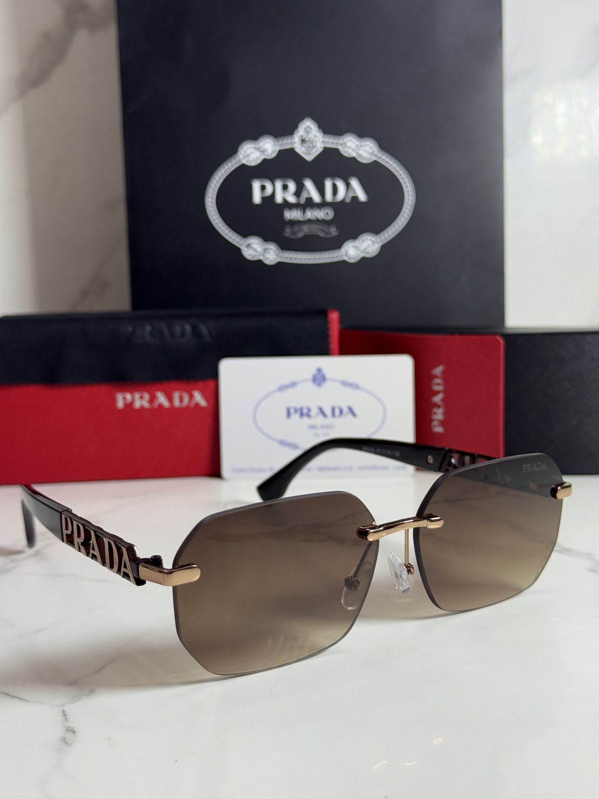 Lentes PRADA — Ref. LF-L227-0125 con el packaging mostrado en la fotografía