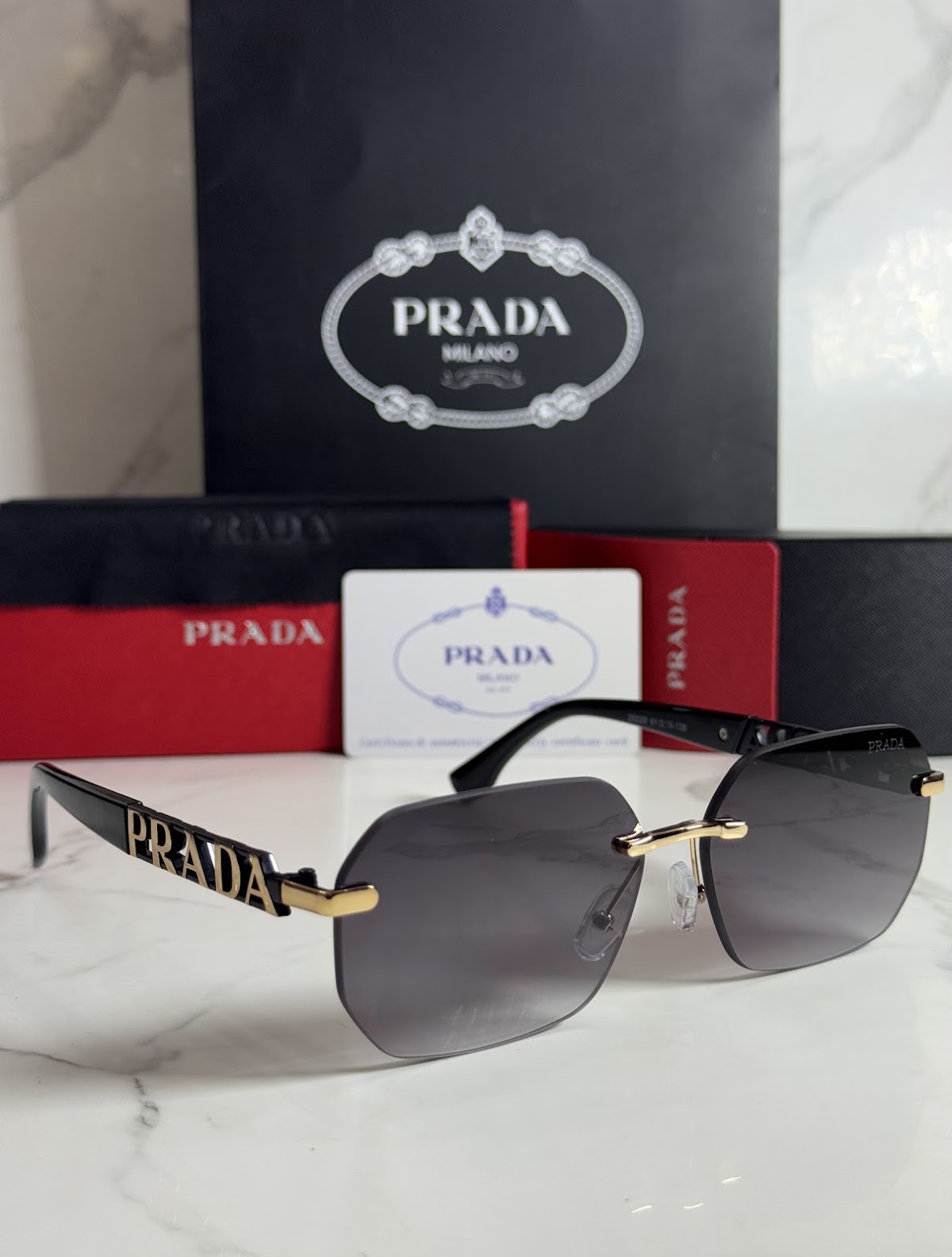 Lentes PRADA — Ref. LF-L227-0127 con el packaging mostrado en la fotografía