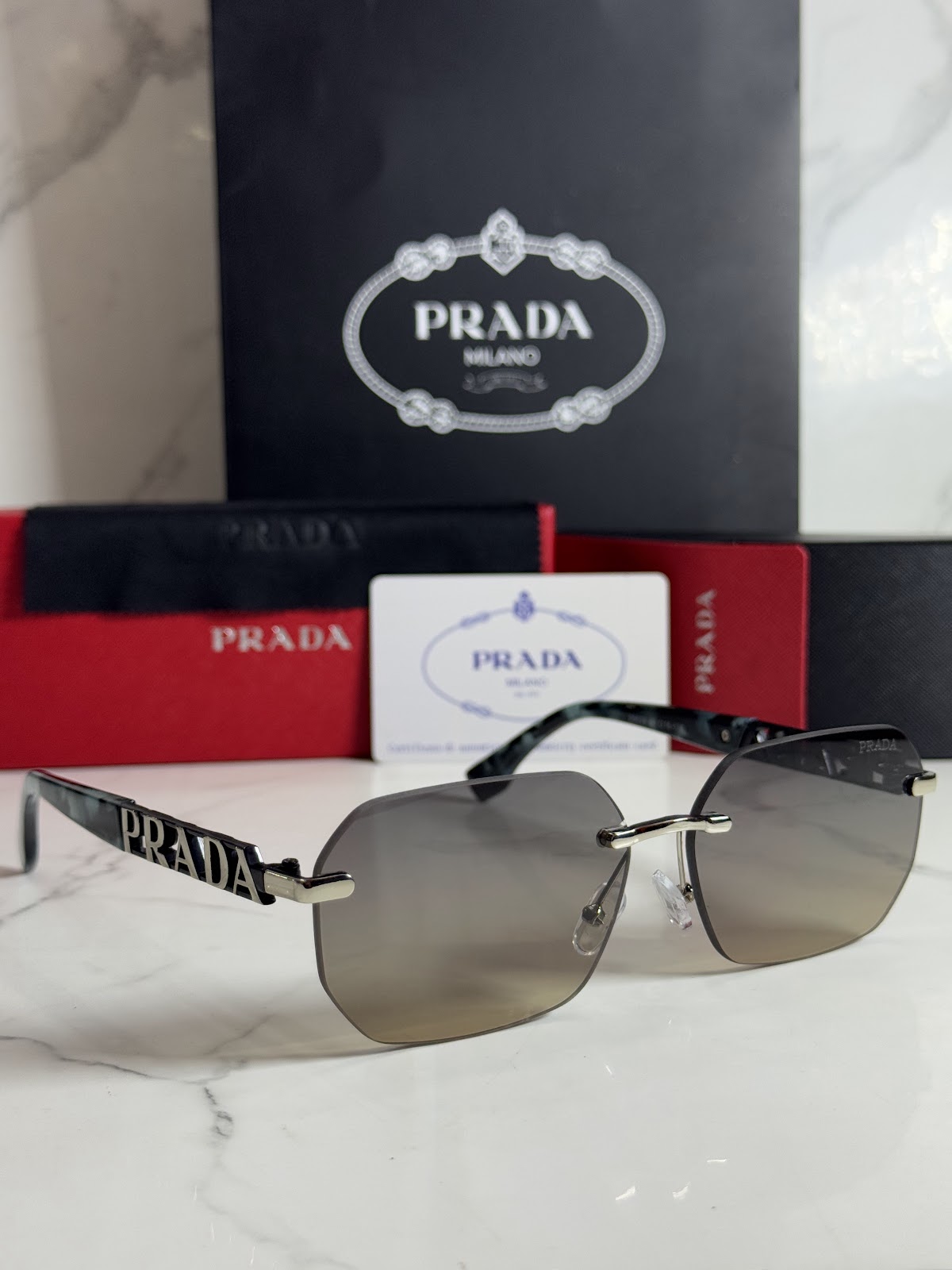Lentes PRADA — Ref. LF-L227-0129 con el packaging mostrado en la fotografía